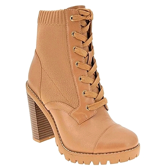 New w/Box BCBGeneration Pilas Lace-Up Side-Zip Lug Sole Block Heel Ankle Boots - Picture 2 of 7